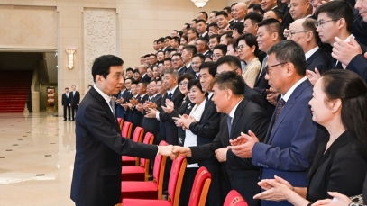 揚子江藥業集團董事長徐浩宇獲“優秀中國特色社會主義事業建設者”稱號